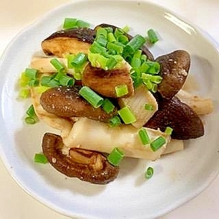 イカと椎茸のガリバタ醤油炒め